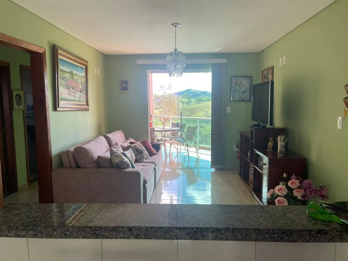 Imagem Vendo uma excelente casa em Crucilância/MG ( Valor 500.000,00 )
