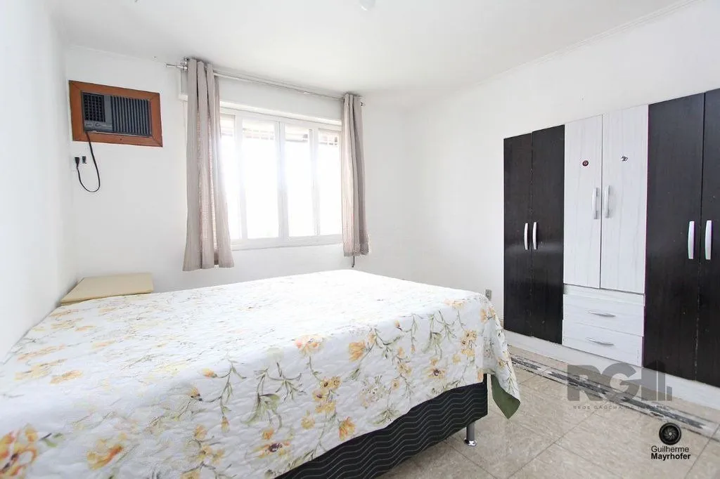 Imagem Casa com 5 suítes, 7 banheiros, 4 vagas no bairro Partenon
