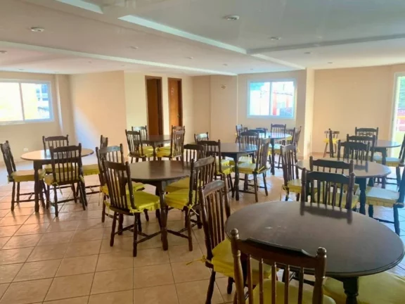 Imagem Apartamento aconchegante com 2 quartos, 2 suítes e localização estratégica, a 200 metros da praia, á venda na Imobiliaria Consulte Imoveis.