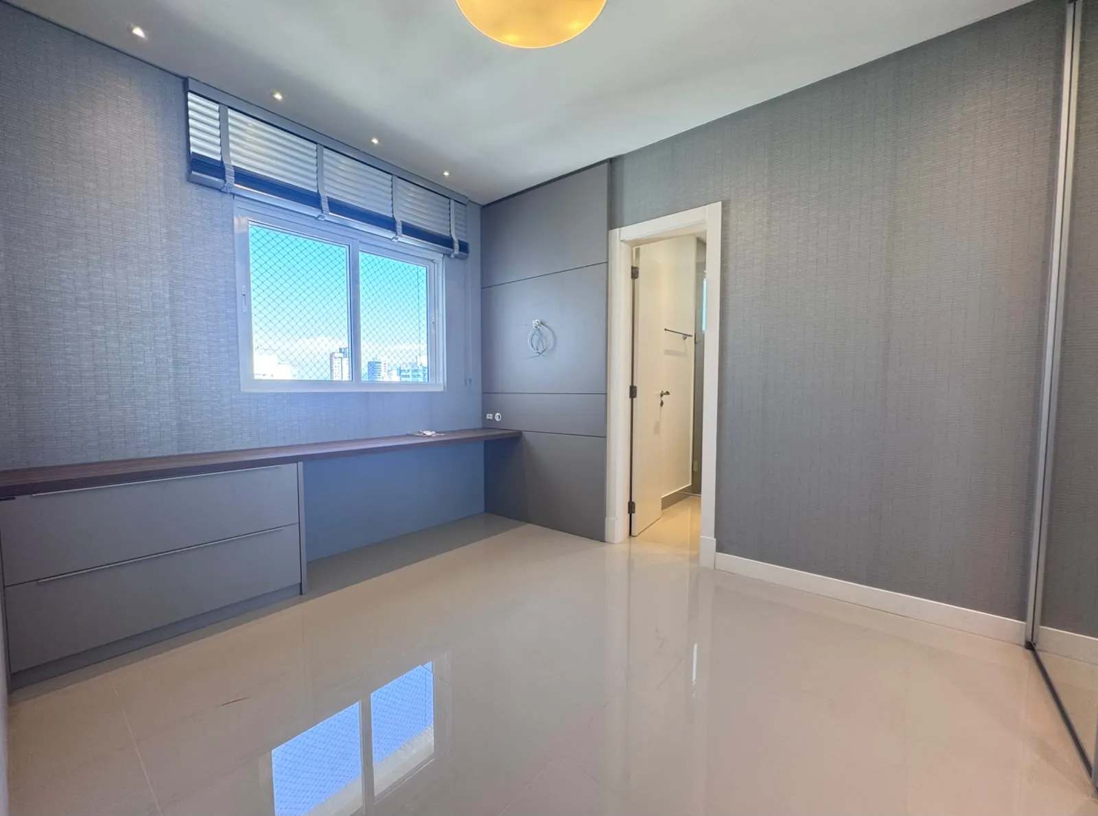 Imagem Apartamento com vista para o mar à venda com 129m2 por R$ 2.690.000,00