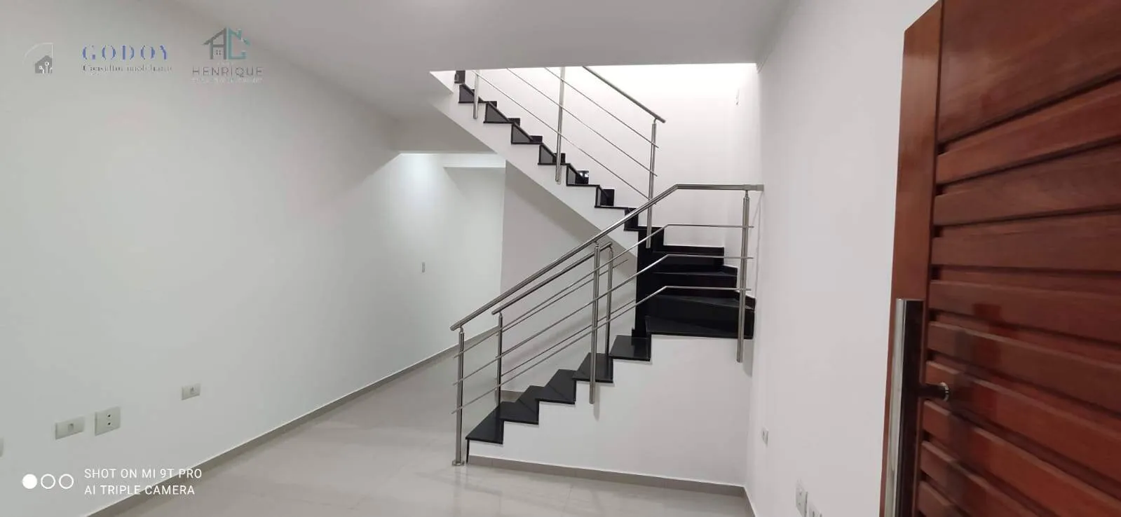 Imagem Sobrado moderno e muito bem distribuído - aceita permuta!