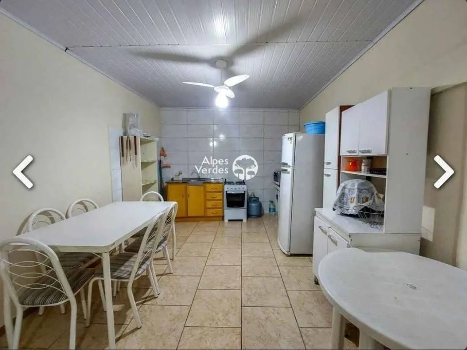 Imagem Vende-se Casa em Capão da Canoa com 250 m2