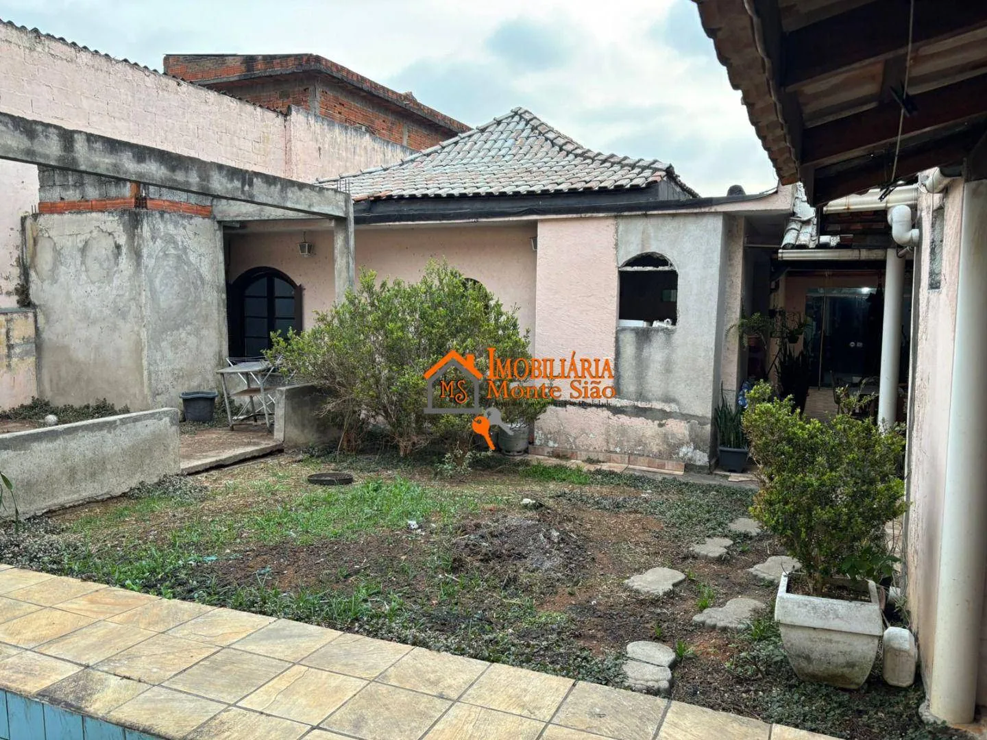 Imagem Casa com 4 dormitórios à venda por R$ 775.000 - Vila Cocaia - Guarulhos/SP