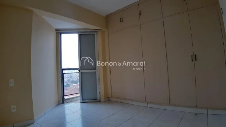 Imagem Apartamento espaçoso à venda em excelente localização. São 2 dormitórios com armários planeja...