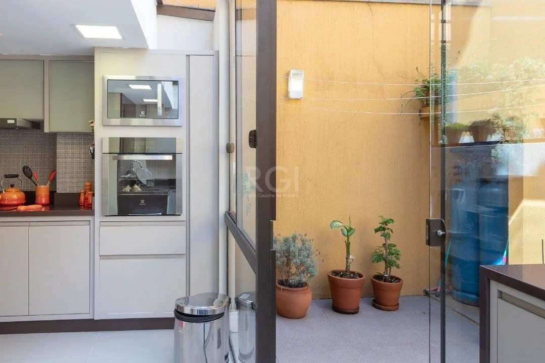 Imagem Casa Condominio para Venda - 210.69m², 3 dormitórios, sendo 2 suites, 4 vagas - Jardim Isabel