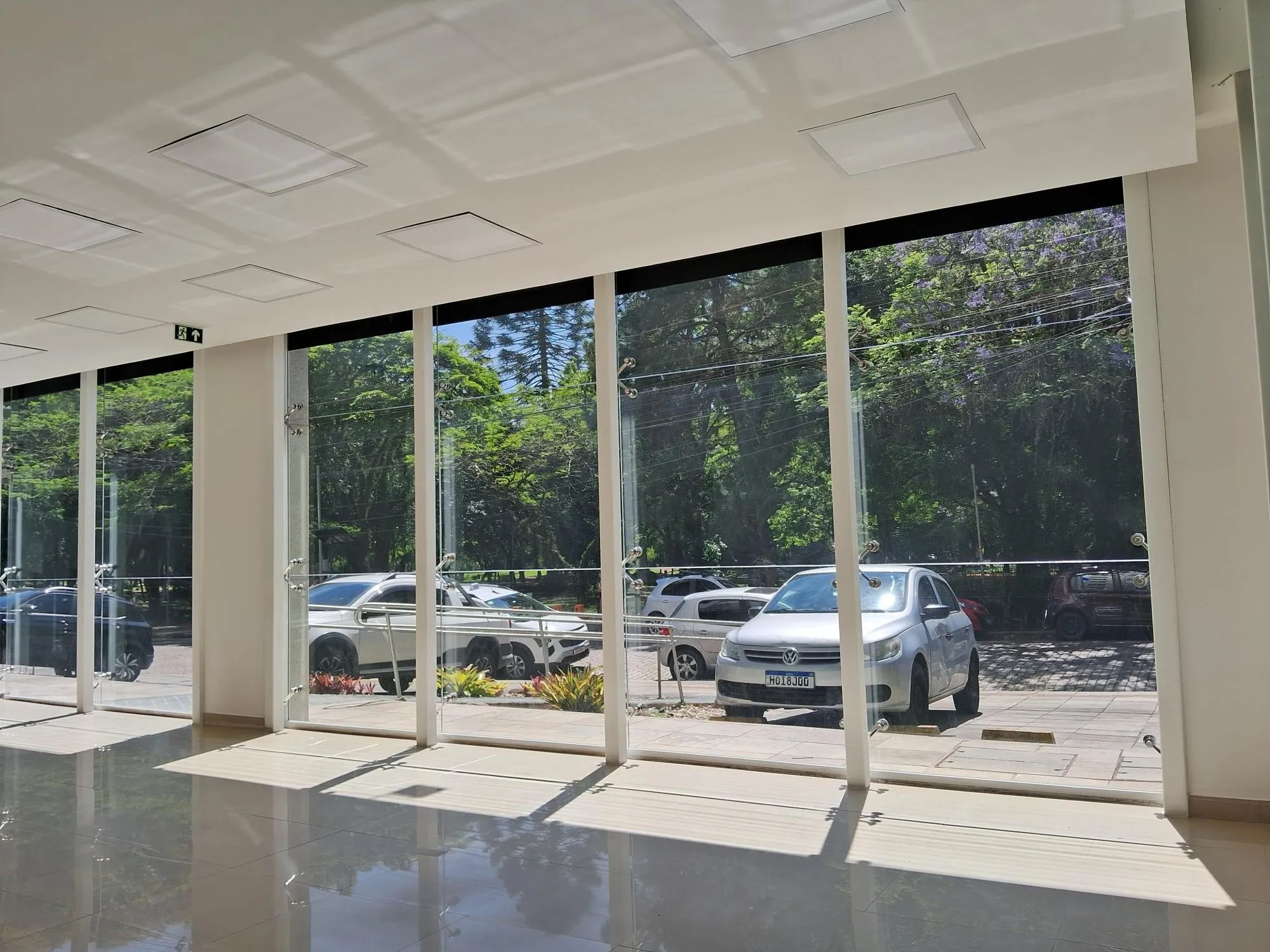 Imagem MÁFFER IMÓVEIS ALUGA - EXCELENTE LOJA COMERCIAL NO MOINHOS DE VENTO com 102m² privativos,Rua Comendador Caminha, nº 22 - Bairro Moinhos de Vento Em frente ao Parcão