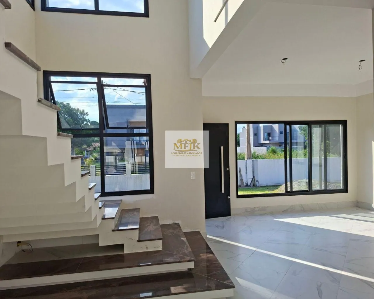 Imagem Casa com 214 m² e 3 quartos à venda em Atami