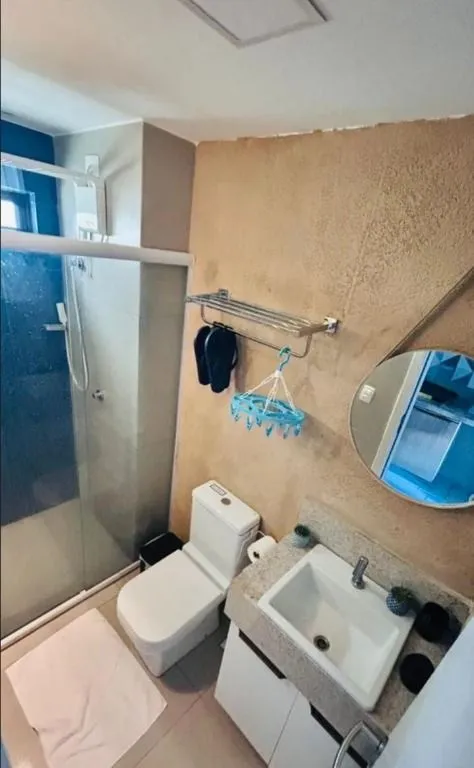 Imagem Flat mobiliado a 250 m do mar, pronto para locação por temporada, com piscina, elevador e condomínio fechado.