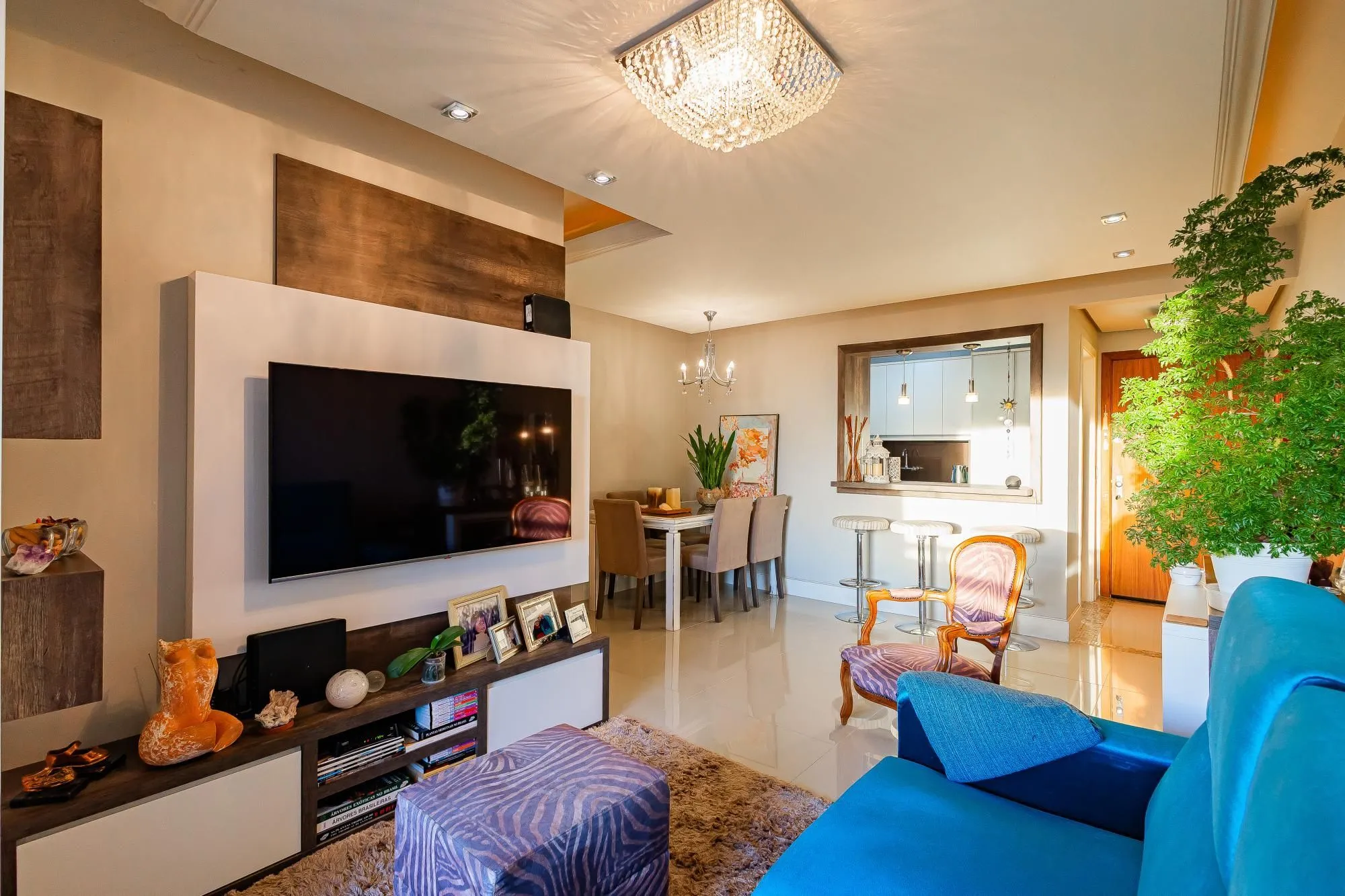 Imagem Apartamento de 97m² privativos com 3 dormitórios e 2 vagas