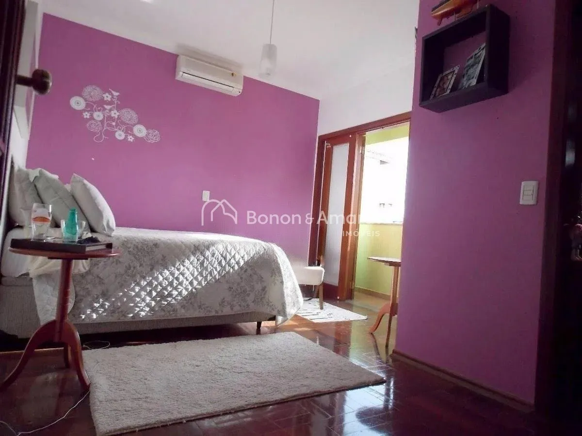 Imagem Casa com 337 m² e 4 quartos