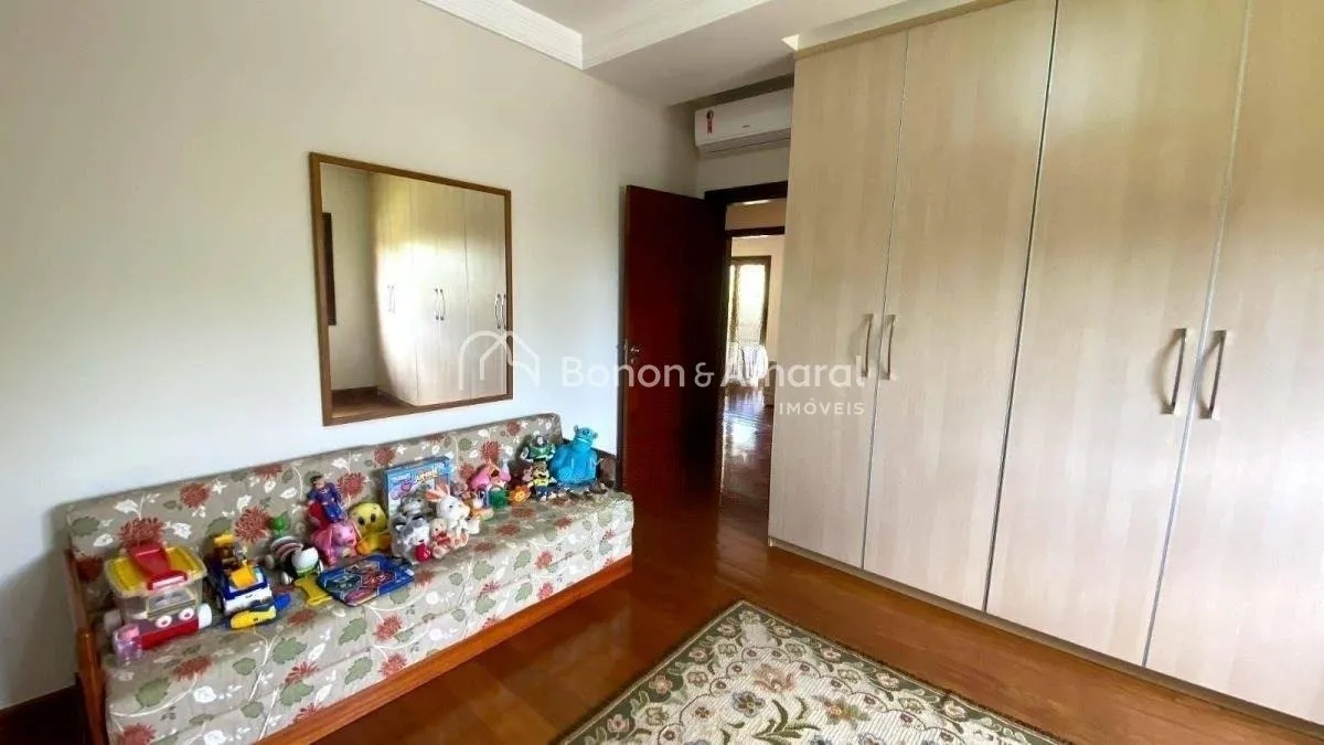Imagem Casa em condomínio com 500 m² e 5 quartos
