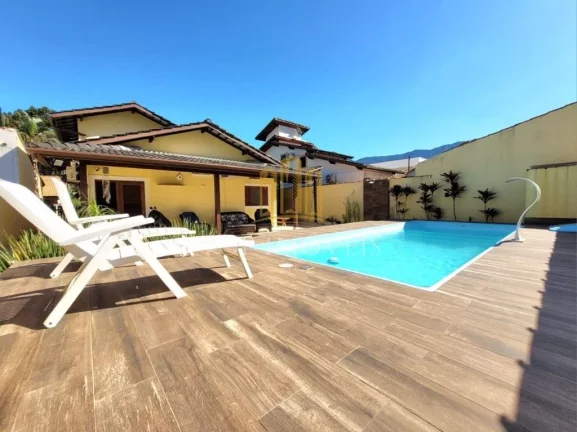 Imagem Maravilhosa casa tres dormitórios piscina espaço gourmet em condominio fechado