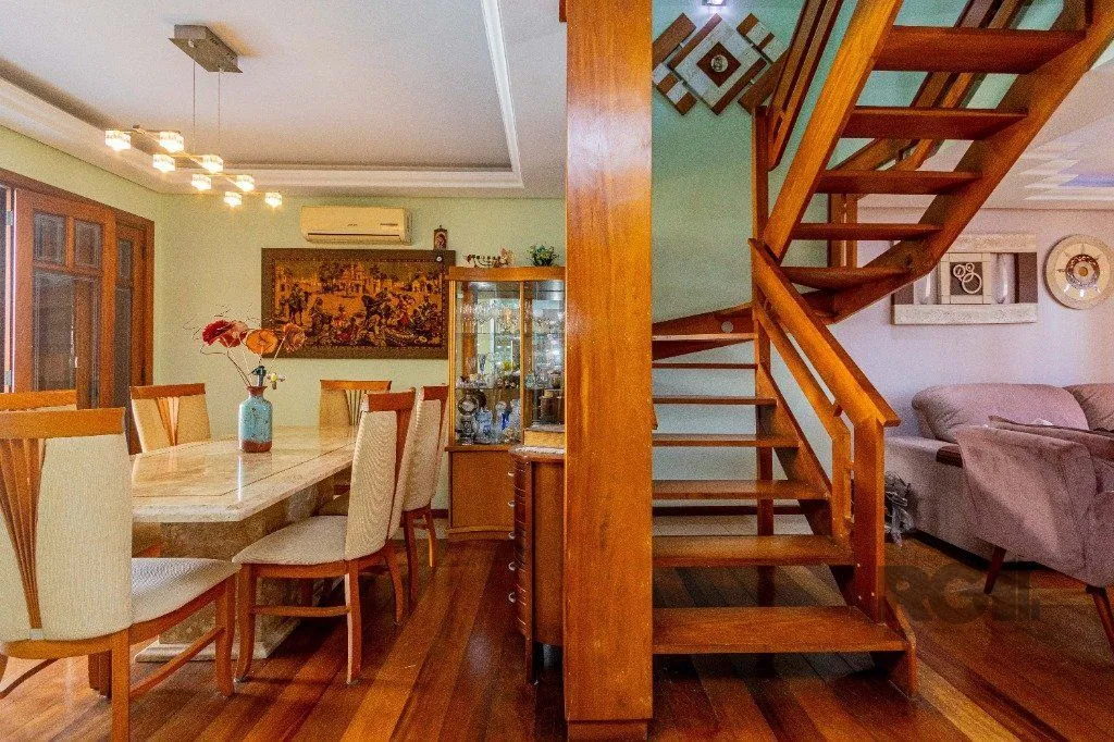 Imagem Casa de 4 dormitórios 304m² no bairro Jardim Lindóia