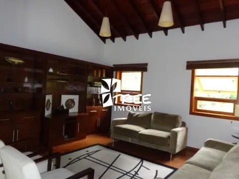 Imagem VENDA DE CASA NO CONDOMÍNIO NOVO HORIZONTE, EM ARUJÁ/SP, semi mobiliada com 3 quartos, suíte c/ hidro, piscina, churrasqueira e 4 vagas. CONSULTE-NOS