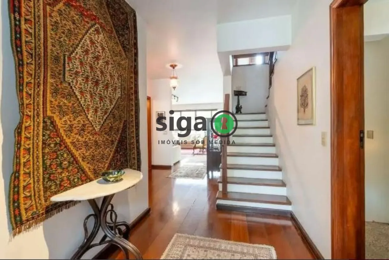 Imagem Casa Alto Padrão no Real Parque de 4 Quartos com 8 Vagas - 450m² à Venda.