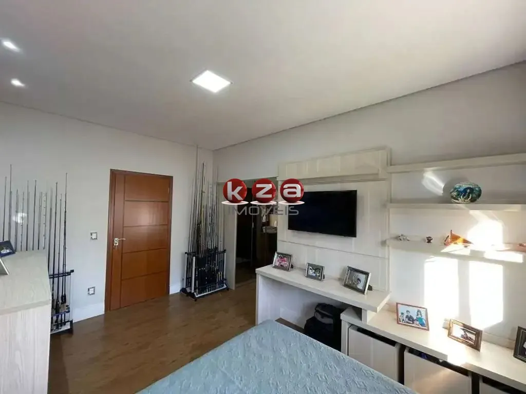 Imagem Casa de alto padrão a venda e locação, com 3 suites no Condomínio Residencial Villa Lombarda em Valinhos-SP