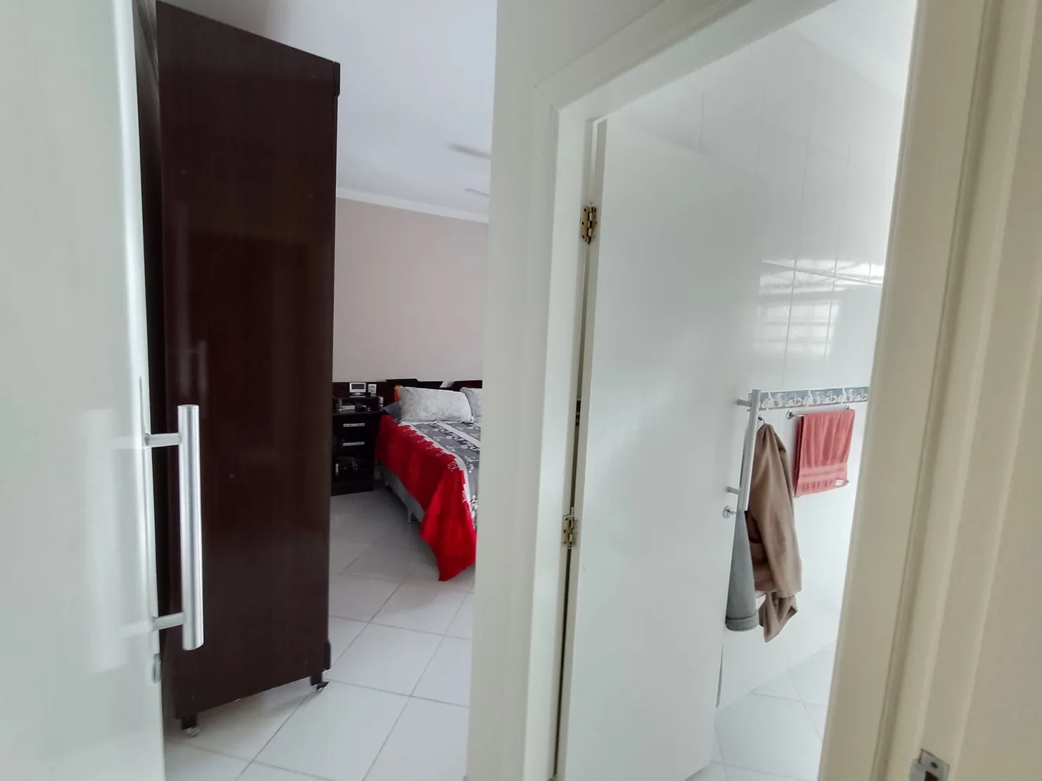 Imagem Casa à venda 3 Quartos, 1 Suite, 5 Vagas, 300M², Jardim Gurilândia, Taubaté - SP