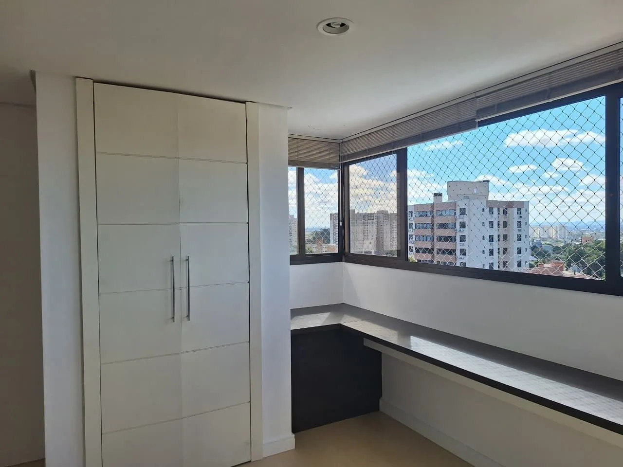 Imagem Amplo apartamento de 2D com suíte e vaga