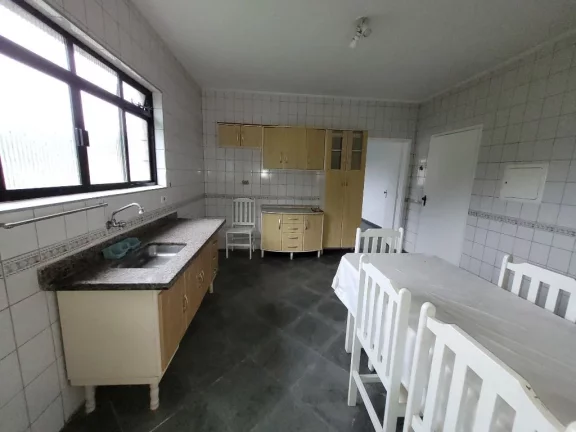 Imagem PITANGUEIRAS – NA QUADRA DA PRAIA, APARTAMENTO AMPLO, CLARO E SUPER AREJADO, LAZER NO PRÉDIO E 02 VAGAS DE GARAGEM.