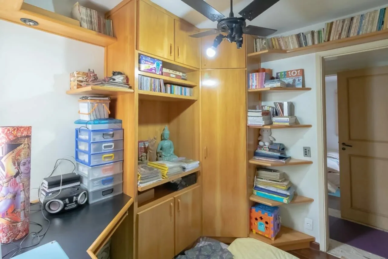 Imagem Apartamento com 4 dormitórios, 99 m² e 2 vagas em localização privilegiada.