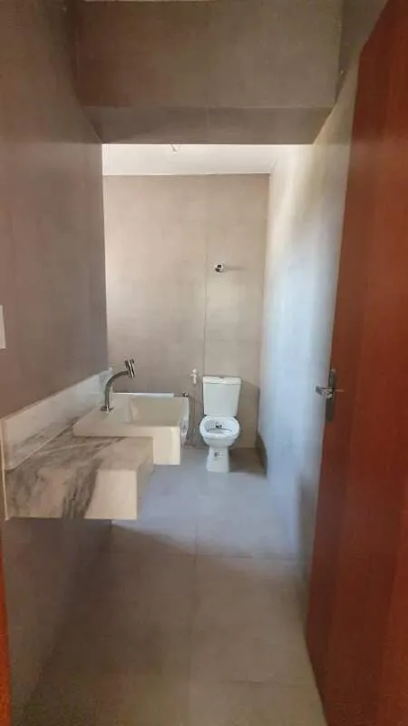 Imagem Casa duplex à venda, 3 quartos, 1 suíte, 2 vagas, Novo Centro - Santa Luzia/MG