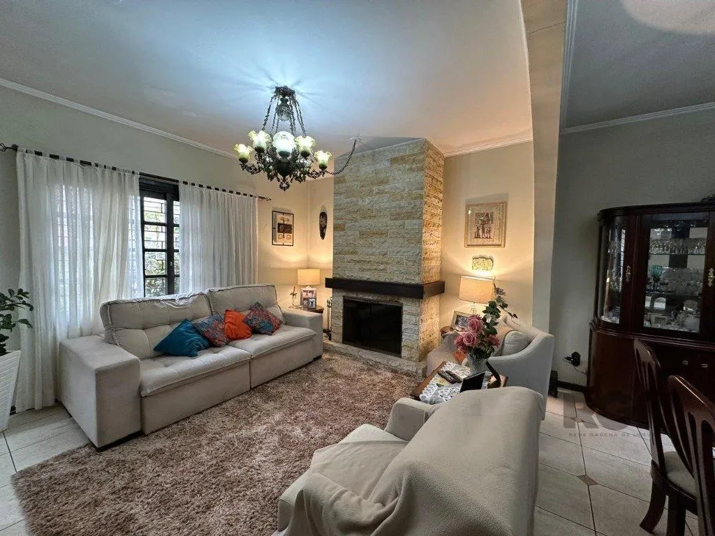 Imagem Vende-se ampla casa 3 quartos com hidro, 2 vagas, living com ladeira e salão de festas com churrasqueira - 260m² - Medianeira