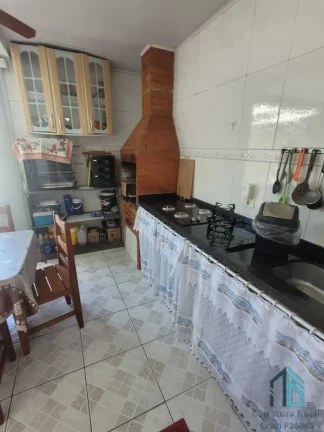 Imagem Sobrado com piscina, área gourmet, 03 quartos com suíte, 70 metros do Mar em Matinhos PR
