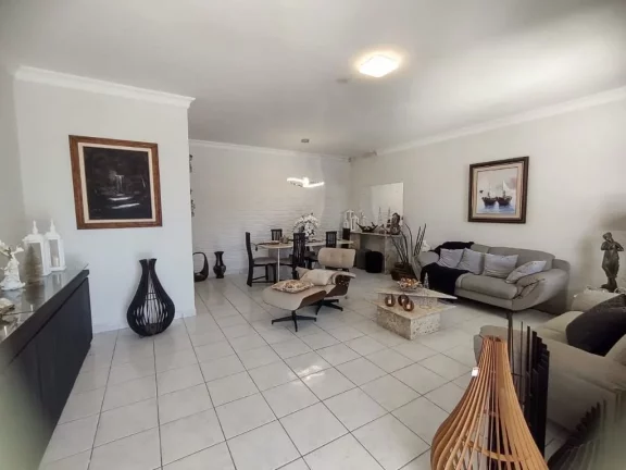 Imagem Casa de 240m² à venda, com 3 quartos (1 suíte), localizada em Candeias, Jaboatão dos Guararapes - Pernambuco.