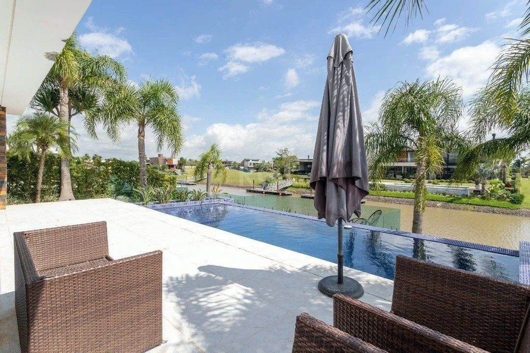 Imagem Casa Condominio para Venda - 519m², 4 dormitórios, sendo 4 suites, 2 vagas - Sans Souci