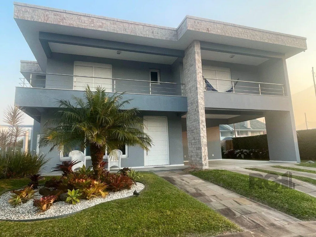 Casa de Condomínio em Atlântida Sul