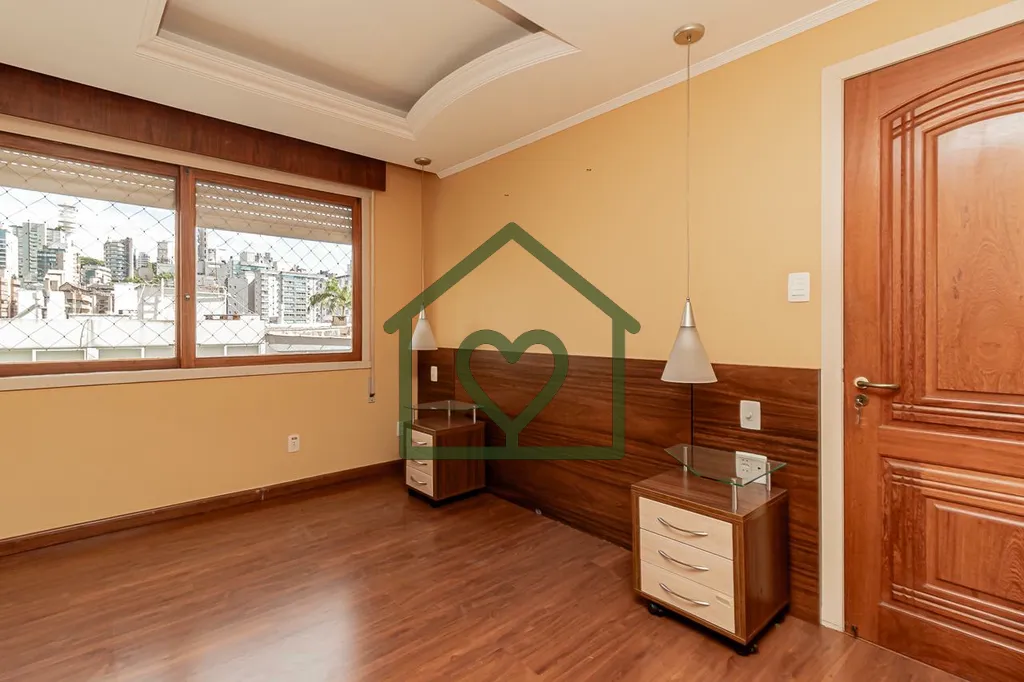 Imagem Na Av. Alegrete, n. 126, no bairro Petrópolis, Apartamento de 03 dormitórios, semi mobiliado com 0...