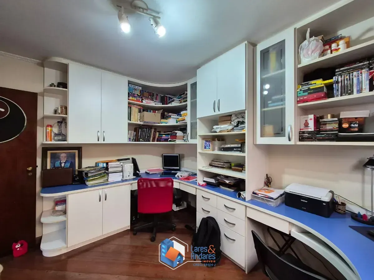 Imagem Casa para venda em Parque São Domingos com 3 quartos, sendo 1 suíte, 313m²
