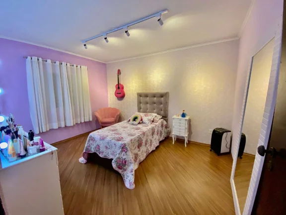 Imagem Casa com 2 Moradas 200 m² Construída 5 Dormitórios 2 Vagas de Garagens