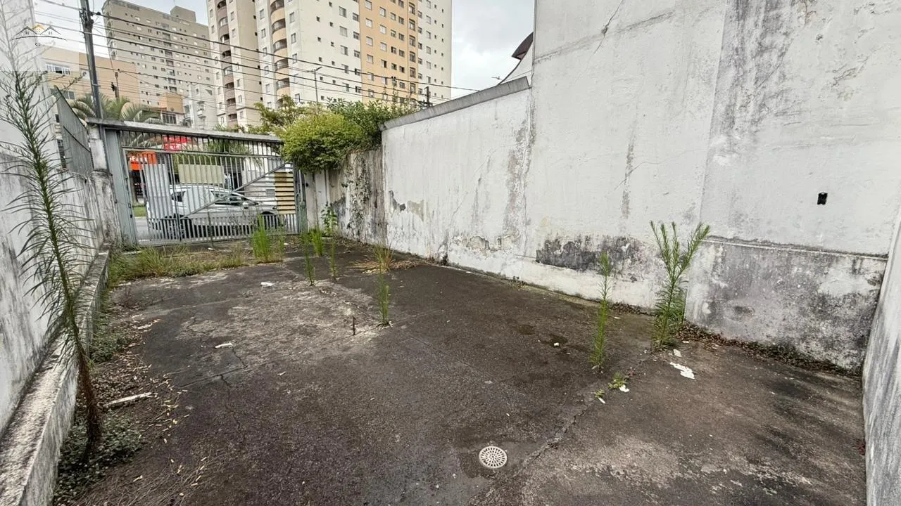 Imagem Terreno 150m² plano com casa antiga à venda na Av. Pres. Kennedy em São Caetano.