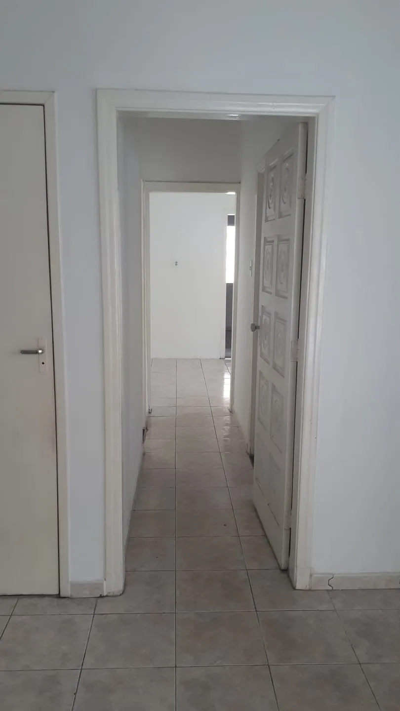 Imagem Casa Comercial no Centro com 2 Dormitórios, Edícula, Acessibilidade, Vaga de Garagem e Ideal para Consultório
