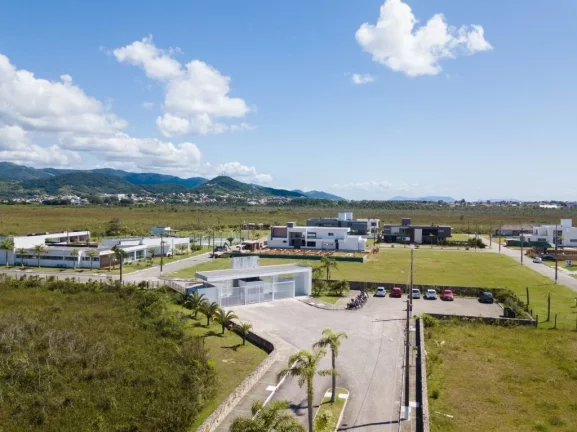Imagem Terreno de 600m² no Condomínio Garopaba Internacional: Luxo, Conforto e Segurança!