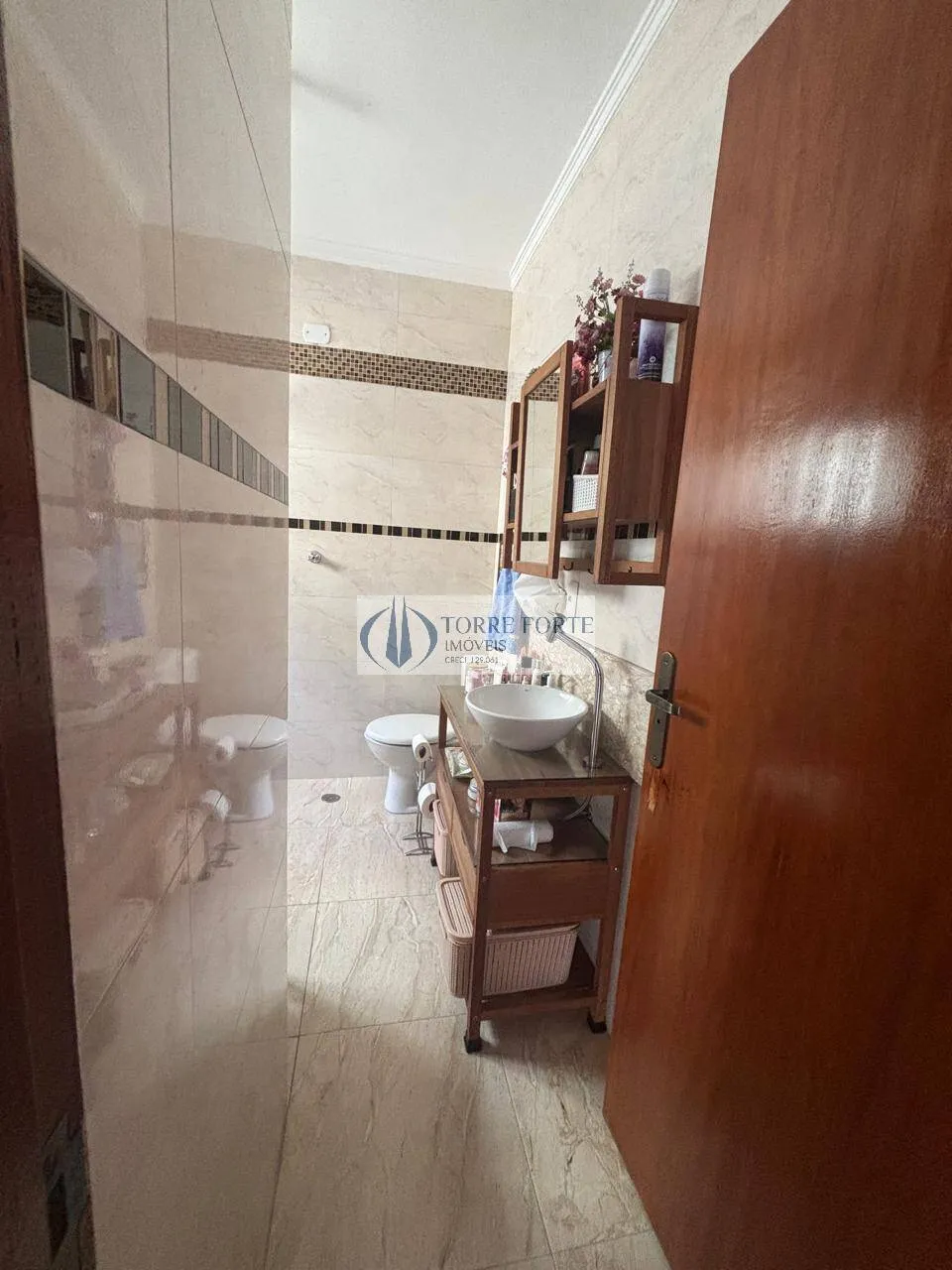 Imagem Ótima casa em condomínio fechado com 140 m² 3 suítes 2 vagas de garagem