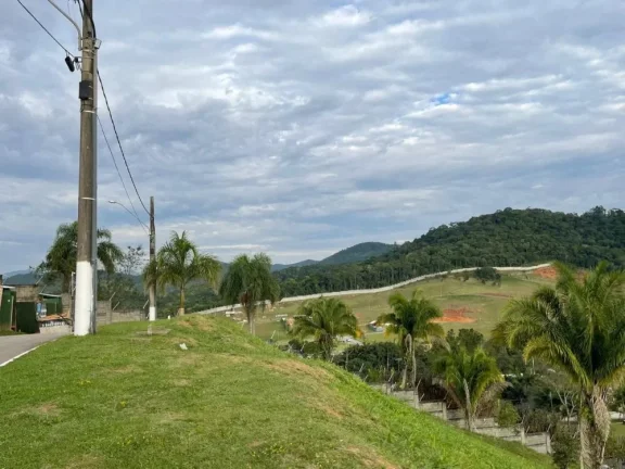 Imagem Casa Alto Padrão em Camboriú - Condomínio Fechado