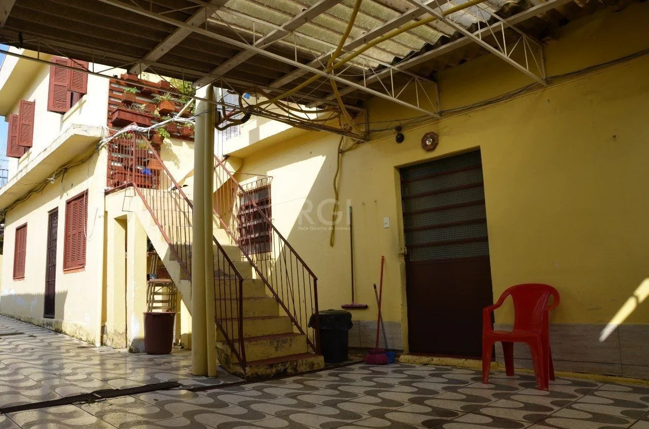 Imagem Casa Com 5 dormitórios no Bairro Partenon