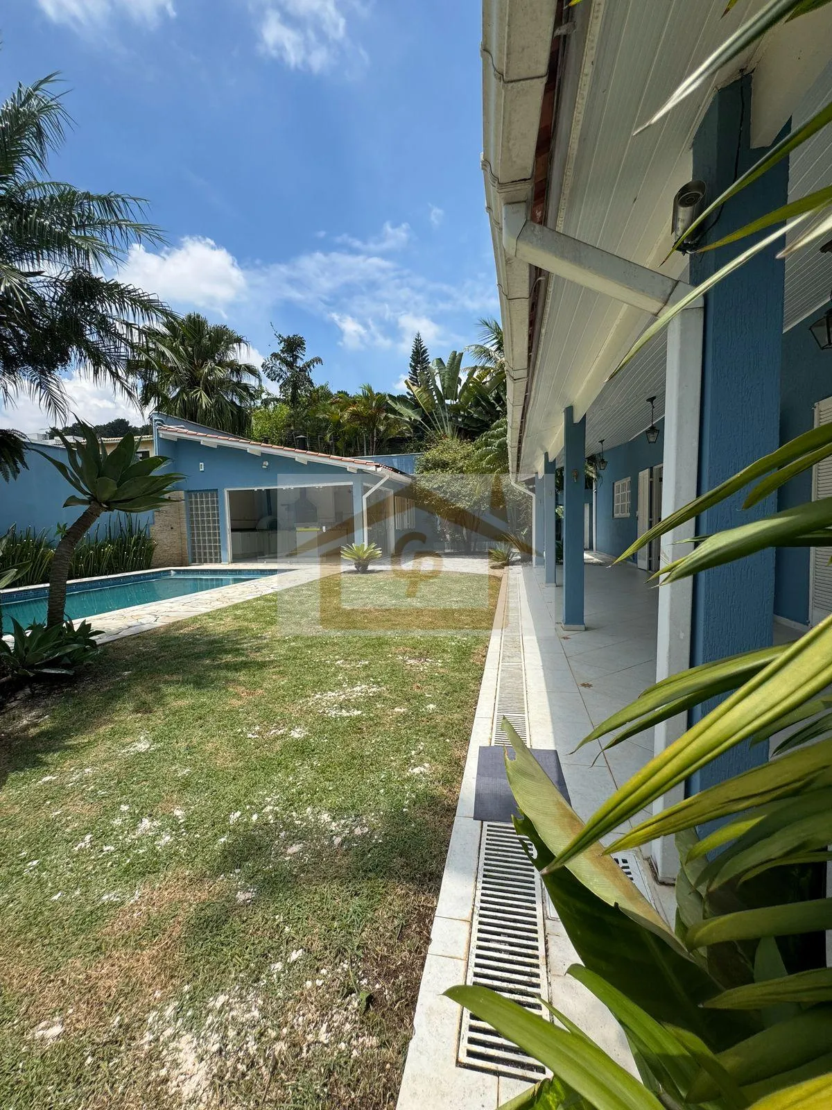 Foto do imóvel Residencial silencioso, natureza e próximo ao Templo Budista Zulai! São 4 quartos, 4 vagas