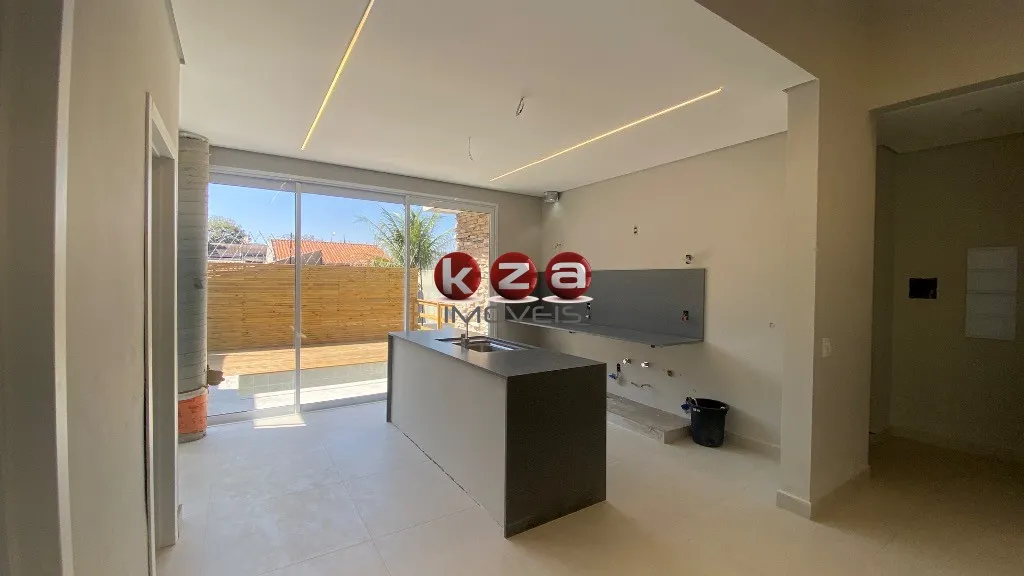 Imagem Casa de luxo em condomínio: 3 quartos, 3 suítes, 2 salas, 4 banheiros, 2 vagas, 157,49m² em Valinhos-SP.