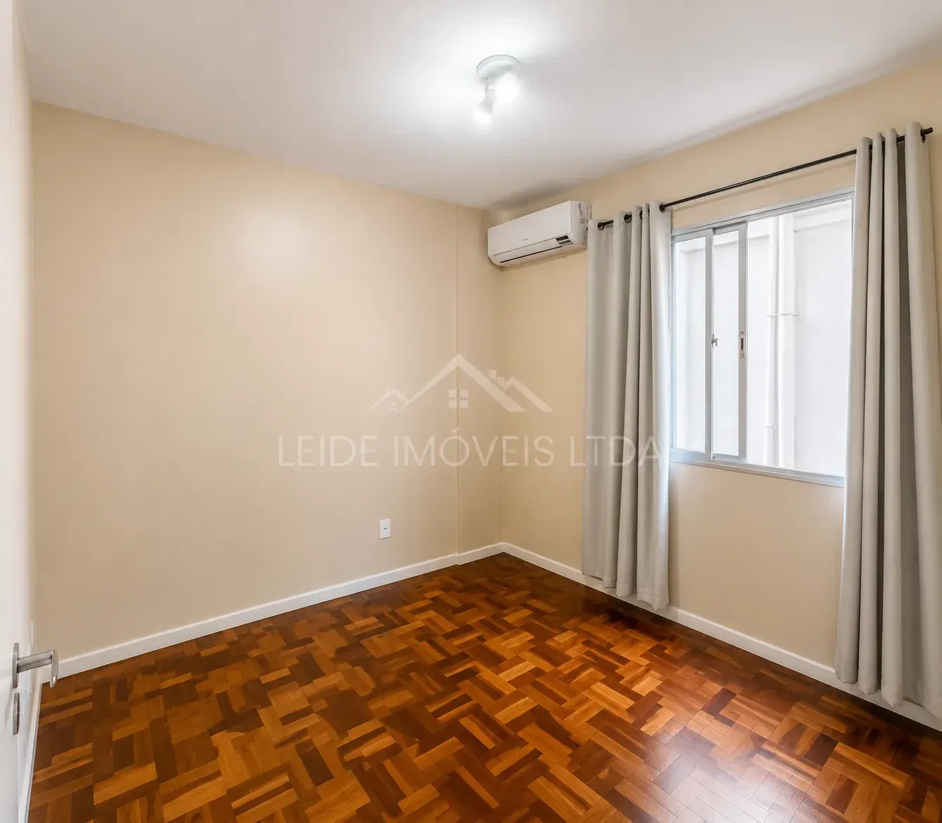 Foto do imóvel: Apartamento com 2 Quartos à Venda ou Locação, 46 m² em Centro - Florianópolis