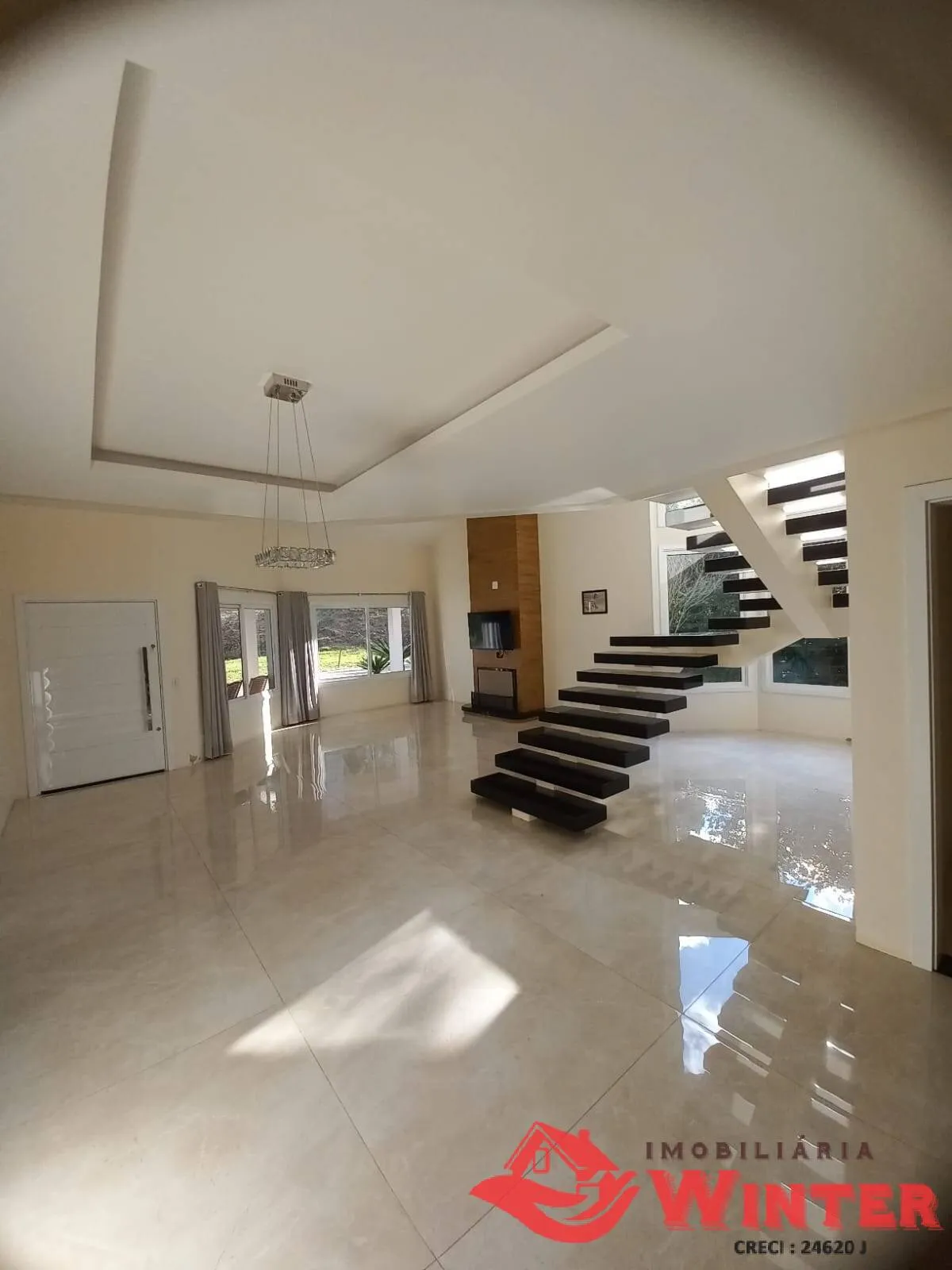 Imagem Casa impecável no Centro de Tupandi.