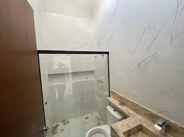 Imagem Oásis Residencial no Condomínio Horto Villagio: Casa Térrea com Piscina e Elegância Inigualável