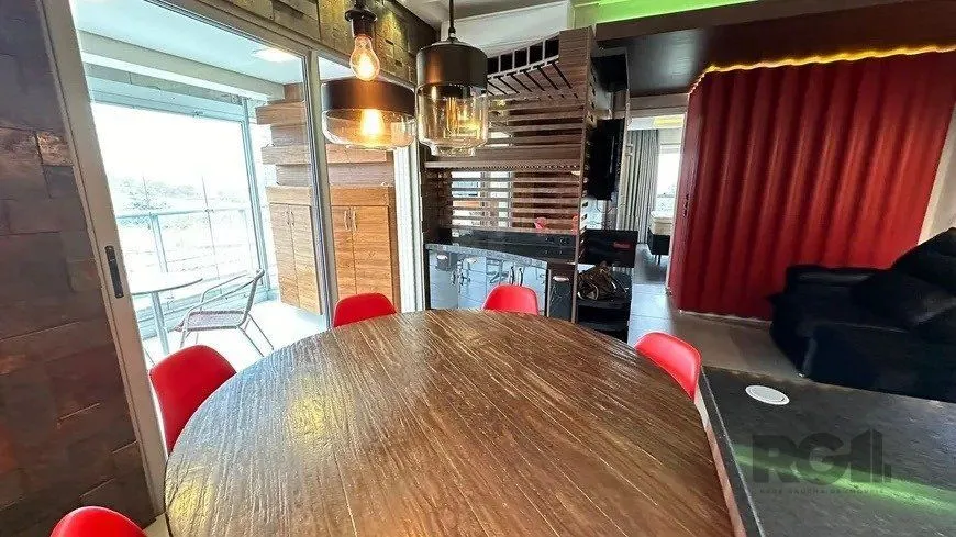 Imagem Apartamento 2 dormitórios, sendo 1 suíte, 77 m² de área privativa e 2 vaga(s) de garagem. Localizado na Rua Mario Antunes da Cunha, no bairro Petrópolis em Porto Alegre.