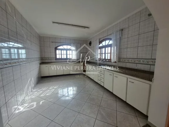 Foto do imóvel Casa para venda ou locação em Osasco-SP, bairro Veloso: 3 quartos, 2 suítes, 4 banheiros, 2 vagas, 235m². Confira!