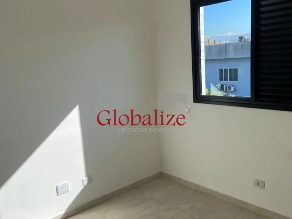 Imagem Sobrado triplex à venda com 94m², 2 suítes, piscina e vaga por R$588.905,00 em Santos