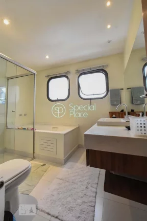 Imagem Ótimo apartamento com 320m² no Campo Belo, um por andar. Amplo living com varanda, home theather, ...