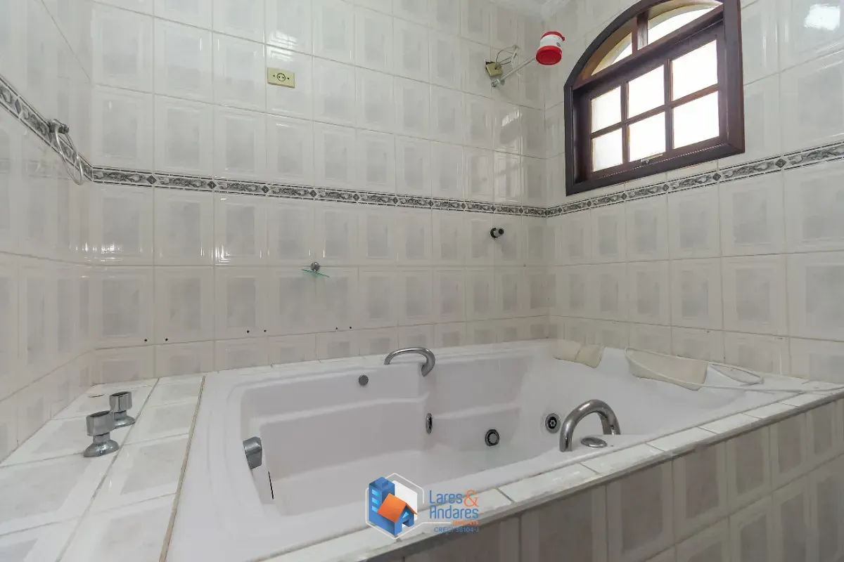 Imagem Casa para venda em Parque São Domingos com 3 quartos, sendo 3 suítes, 222m²