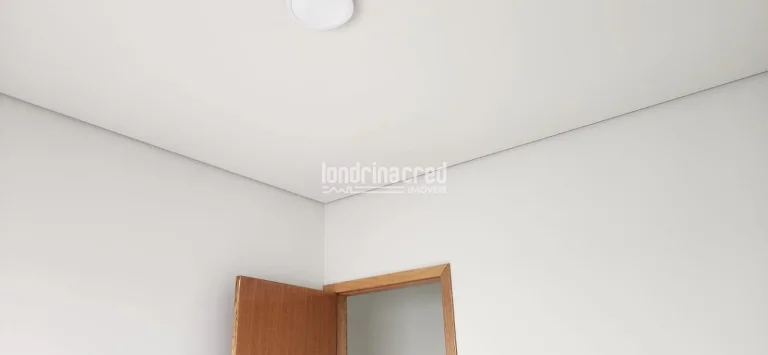 Imagem Casa no Colúmbia com 84m², 3 quartos (1 suíte), sala ampla, cozinha espaçosa, garagem para 2 camionetas e potencial de aproveitamento do subsolo.